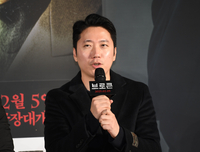 [포토] 인사말 하는 ‘브로큰’ 김진황 감독