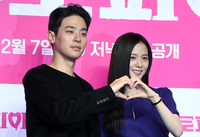 [포토]함께 하트 만들어 보이는 박정민-지수