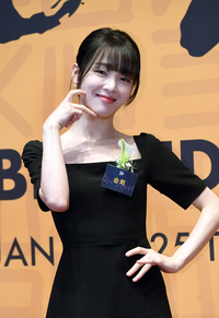 [포토]볼하트 만들어 보이는 승희