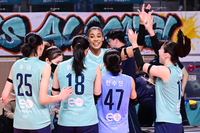 ‘아쿼 뚜이 데뷔+실바 51득점’ 최하위 GS칼텍스, 선두 흥국생명 꺾고 14연패 ‘탈출’