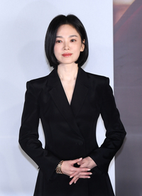 송혜교, 예능에선 ‘코믹’ 영화에선 ‘미스터리’…도전으로 시작한 2025 [SS스타]