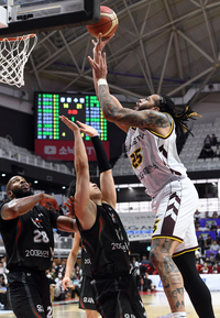 [포토]슛 올려놓는 LG 브라이언 그리핀