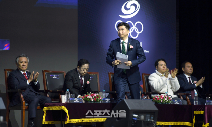 [포토] 유승민 후보 ‘입술 굳게 다물고’