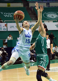 [포토]우리은행 나츠키, 과감한 슛