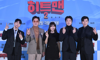 [포토] 이이경-정준호-황우슬혜-권상우-김성오, ‘히트맨2’ 화이팅!
