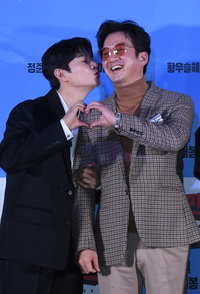 [포토] 이이경, 정준호에 기습 볼키스