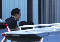 尹 현직 대통령 최초 체포→뉴욕타임스 “8명 헌재 재판관, 2월 탄핵 결정 예상” [SS외신]