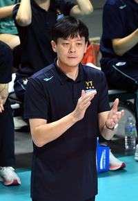 [포토]박수 보내는 GS칼텍스 이영택 감독