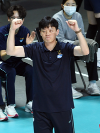 [포토]득점에 기뻐하는 GS칼텍스 이영택 감독