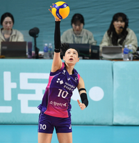 아슬아슬해도 김연경 있어 버틴다, 흥국생명 1위 사수 도전은 ‘현재진행형’