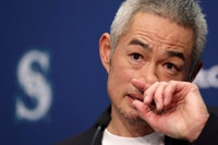 눈시울 붉힌 이치로, 만장일치 실패했지만 99.75% 득표율로 명예의 전당 입성 “단연 최고의 영광”