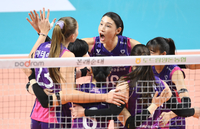 김연경 파워+피치 블로킹 ‘폭발’ 흥국생명, 현대건설 완파하며 6점 앞선 선두 수성