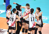 ‘메가 21점·부키리치 23점’ 정관장 13연승 질주…男 KB손보, 우리카드 3-0 제압