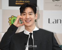 새해 선행 펼친 이제훈, 아산병원에 1억 기부