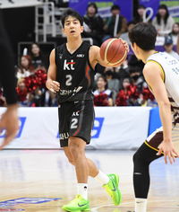 허훈, 1쿼터에만 16점 폭발…KT, DB 꺾고 4위 반경기차 추격