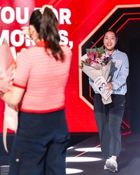 “최고의 파트너” 신유빈과 전지희, 라스트 포옹과 하트…‘영혼의 콤비’의 아름다운 마지막 인사