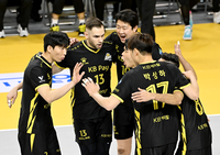 ‘경민불패’ KB손해보험, ‘26득점’ 비예나 앞세워 현대캐피탈 17연승 ‘저지’[현장리뷰]