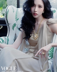 트와이스 미나, 그리스 여신 자태 ‘우아한 아름다움’ [★SNS]