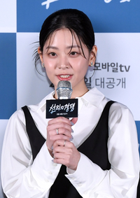 ‘사생활 논란’ 황정민, 한껏 야윈 얼굴에도 미소는 환하게 [31st BIFF]