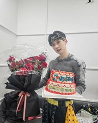 ‘은퇴 위기’ 은혁, 뮤뱅 솔로 첫 1위에 “취소해도 될까요?”