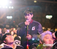 롯데, 2025 통합 멤버십 모집…유니폼·바시티 점퍼 등 선물 제공