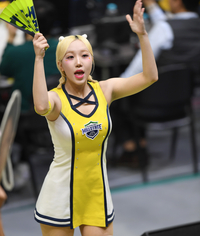 [포토] 치어리더 박성은 ‘응원석을 후끈하게’