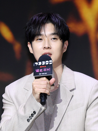 전지현, 파격 보디수트+청바지 ‘압도적 비주얼’