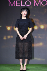 김보라, 잘록한 허리에 과감한 스트랩 비키니 자태 [★SNS]