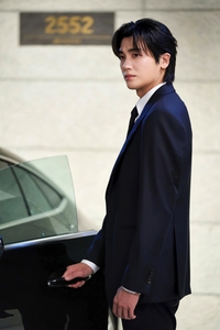 “아기 병사 이제 없다”…박형식, 절대악과 싸우는 복수남 180도 변신 ‘보물섬’