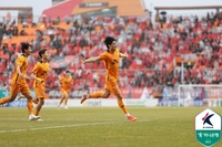 우승 후보라던 서울을 완벽하게 제압했다…김준하-이건희 연속골, 제주 개막전서 2-0 완승