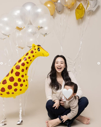 ‘엄마 미소’ 손연재, 아들 첫돌 맞아 사랑 가득한 가족사진 공개 [★SNS]