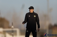 감독 ‘데뷔전’ 정경호 감독 “떨림보다 기대”…포백 선보이는 박창현 감독 “잘 버텨달라고 했다”[현장인터뷰]