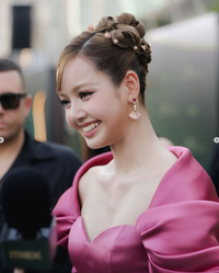 블랙핑크 리사, 핑크 드레스로 완성한 고혹미…‘더 화이트 로투스’ 시즌3 행사 빛냈다 [★SNS]