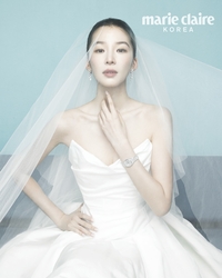 ‘깜짝 결혼 발표’ 아이린, 눈부신 웨딩드레스 자태 [★SNS]