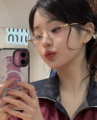 입술 삐죽 장원영, ‘안경도 잘 어울리죠?’[★SNS]