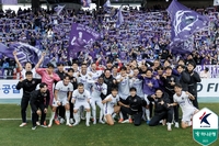 대규모 원정 팬 상암벌 ‘집결’…안양 ‘염원·恨’ 안고 기다린 역사적 맞대결 [연고지 더비]