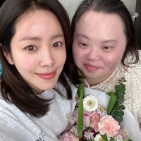 다운증후군 작가 정은혜, 사랑을 그리다…올여름 언니 한지민보다 먼저 품절녀 된다!