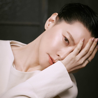 스크린 넘어 무대로, 35년만의 무대 오르는 이영애…연극계도 활력