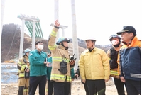 김동연, 사고 현장 도착 “매몰자 구조 최선 다하자”