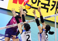 [포토]블로킹 뚫는 흥국생명 김연경