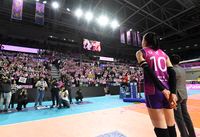 [포토]생일 축하 영상 바라보는 김연경