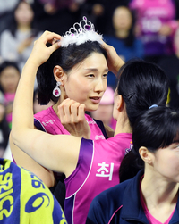 생일에 정규리그 1위 확정, 김연경 ‘라스트 댄스’ 순풍…화려한 피날레 위한 1차 관문은 넘었다