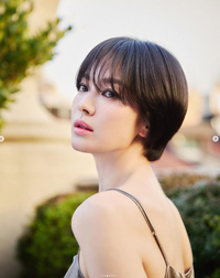 송혜교, 단발병 부르는 옆모습…어깨선까지 완벽 [★SNS]