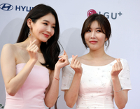 명품 ‘에르메X’부터 천원샵 ‘다이X’까지! 다비치 이해리 생일에 강민경이 쏜 선물은?