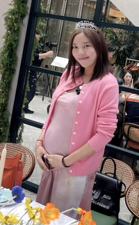 이규혁♥손담비,  핑크 핑크로 꾸민 만삭 D라인[★SNS]