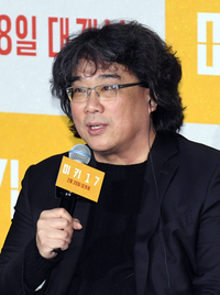 봉준호 ‘미키 17’ 개봉 첫날 박스오피스 1위…독보적 흥행 신호탄!