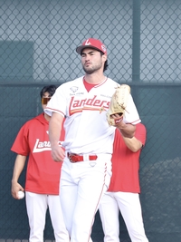 “모든 가능성 열어둔다” 화이트 부상→SSG도 고심…“빨리 결정하면 좋지만…” [SS오키나와in]