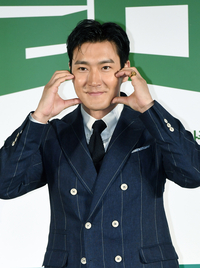 [포토]볼 하트 만들어 보이는 최시원