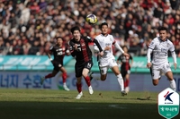 부상 위험에 선수·수장 모조리 쓴소리…반복되는 도돌이표 ‘잔디 이슈’, 해결책은 결국 투자 [SS포커스]