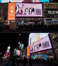 유니스, 美 타임스퀘어 대형 전광판 장식